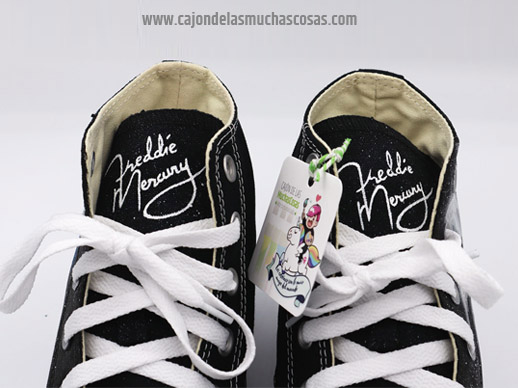 Zapatillas inspiradas en Queen pintadas a mano