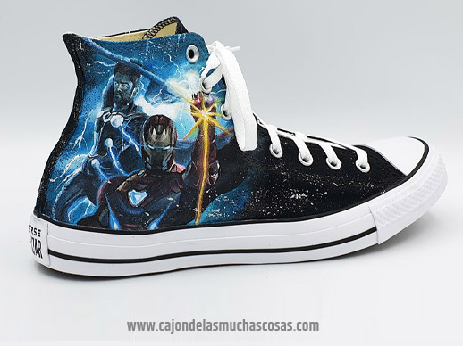Zapatillas inspiradas en los Vengadores y Dragon Ball pintadas a mano