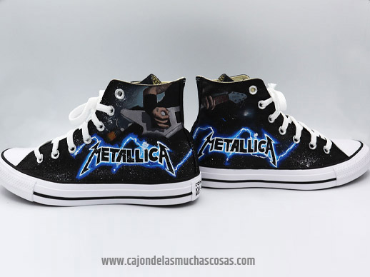 Zapatillas inspiradas en Metallica pintadas a mano