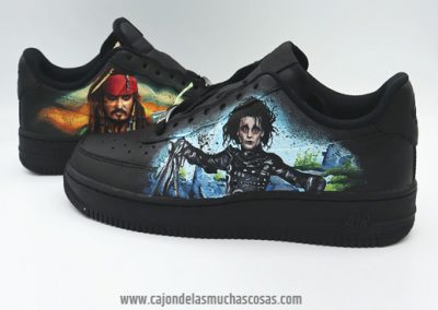 Zapatillas inspiradas en Eduardo Manostijeras y Jack Sparrow pintadas a mano
