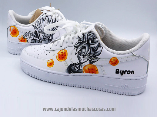 Zapatillas inspiradas en Dragon Ball pintadas - CdlMC
