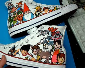 Zapatillas pintadas a mano de dibujos animados