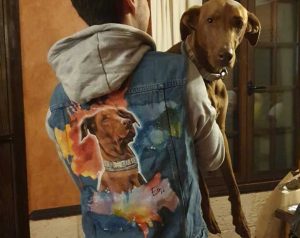 cazadora pintada a mano de un perro