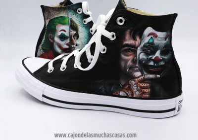 Zapatillas inspiradas en el Joker pintadas a mano