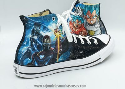Zapatillas inspiradas en Los Vengadores y Dragon Ball pintadas a mano